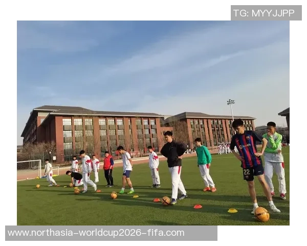 校园足球的魅力与发展:培养青少年全面素质的体育活动探索