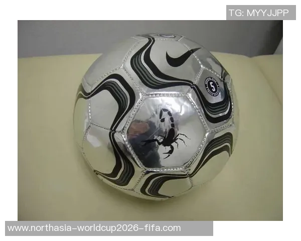 耐克足球广告中的铁笼象征着挑战与突破的无限可能性